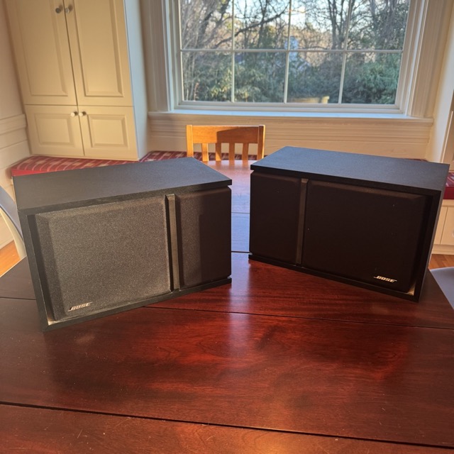 Bose bookshelf speakers, pair